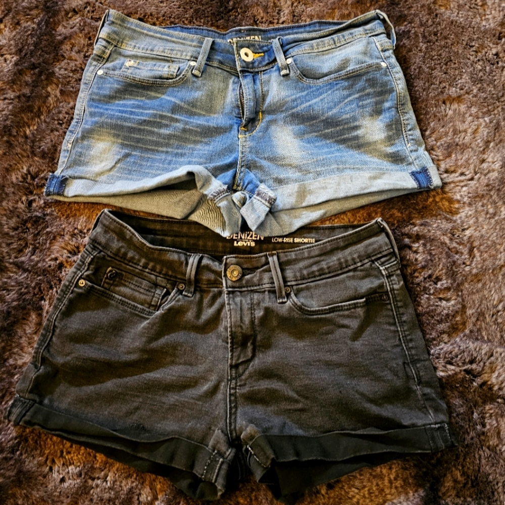A pair of Denizen Levi's